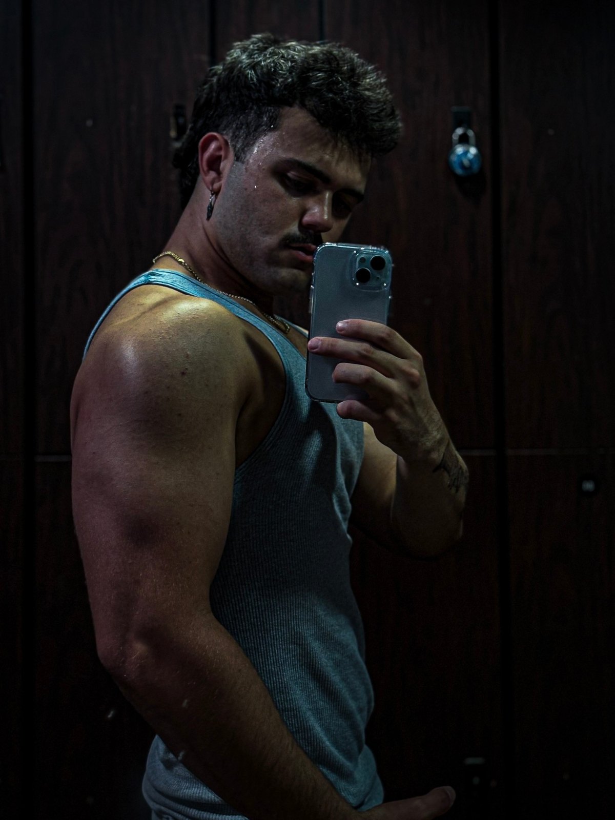 Ashton training in the gym after a set, sweating and focused